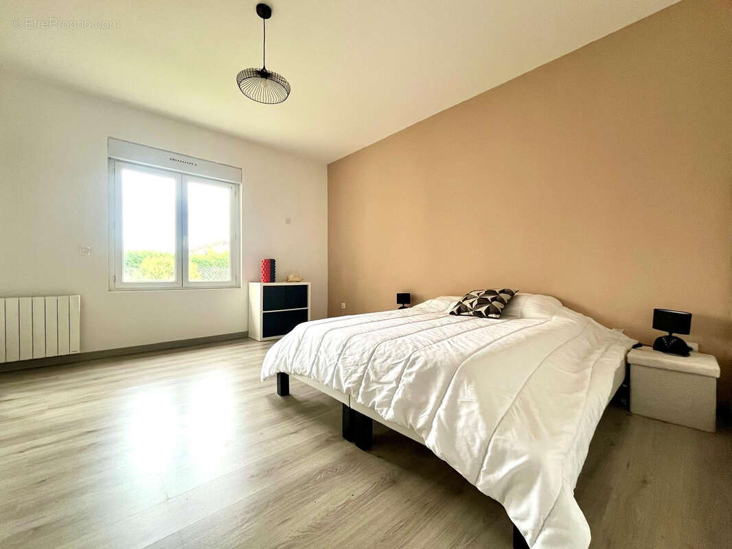 Maison à PAREMPUYRE