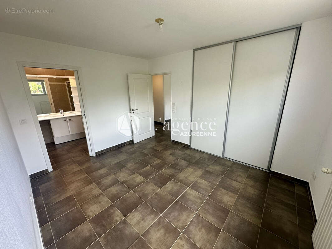 Appartement à SAINT-LAURENT-DU-VAR