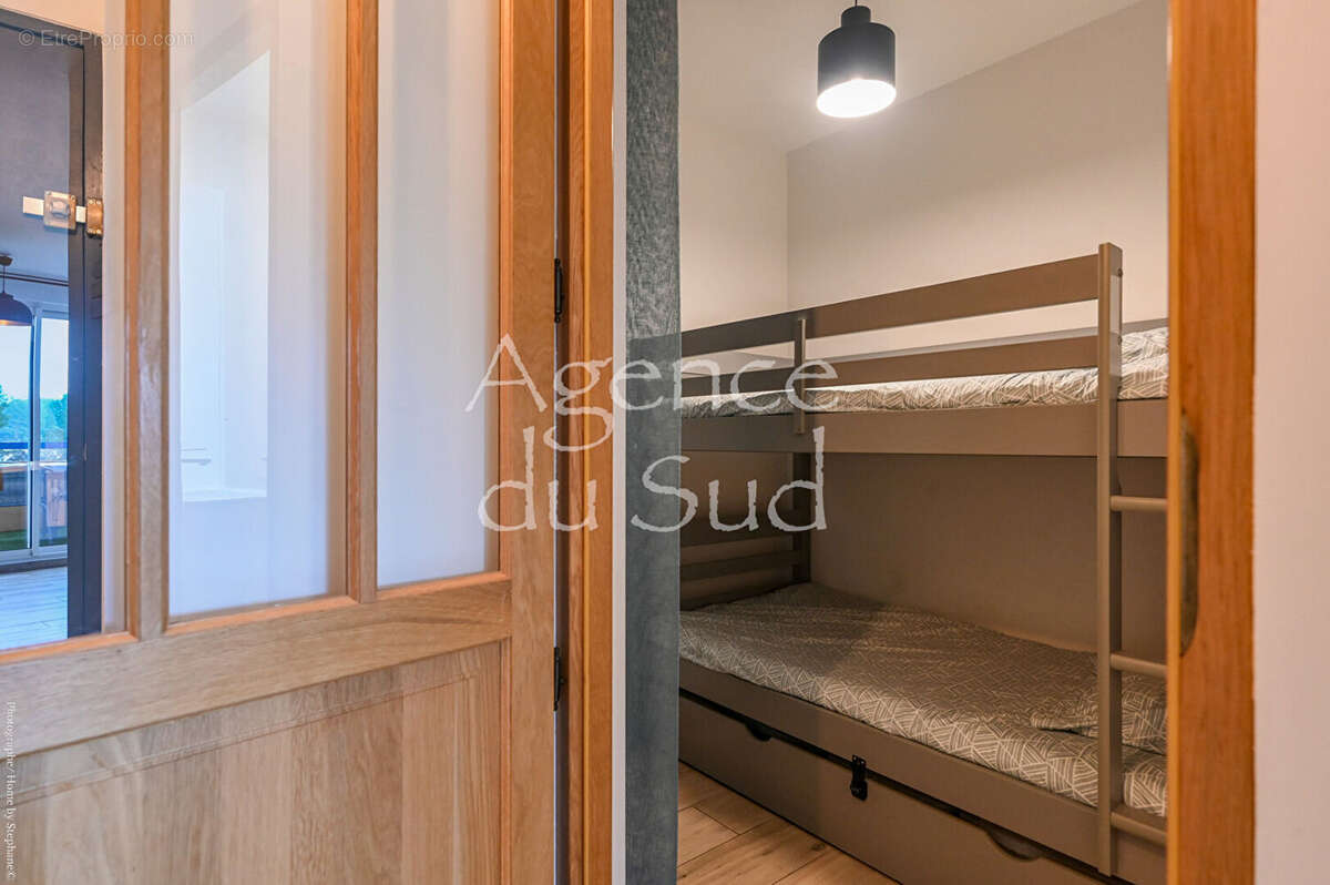 Appartement La Ciotat T1 Bis entièrement rénové avec  terrasse. - photo 9