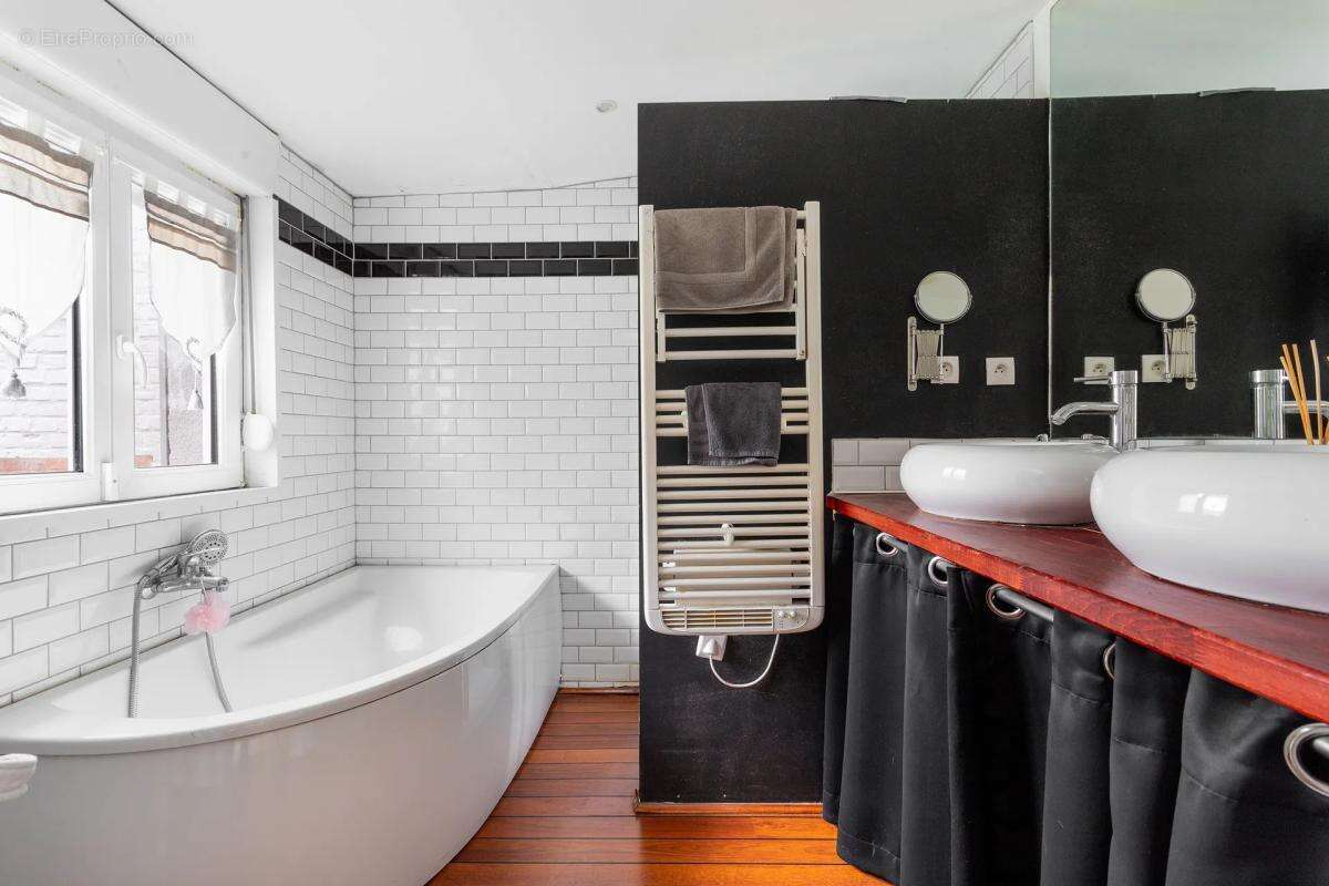 Maison à LA CHAPELLE-D'ARMENTIERES