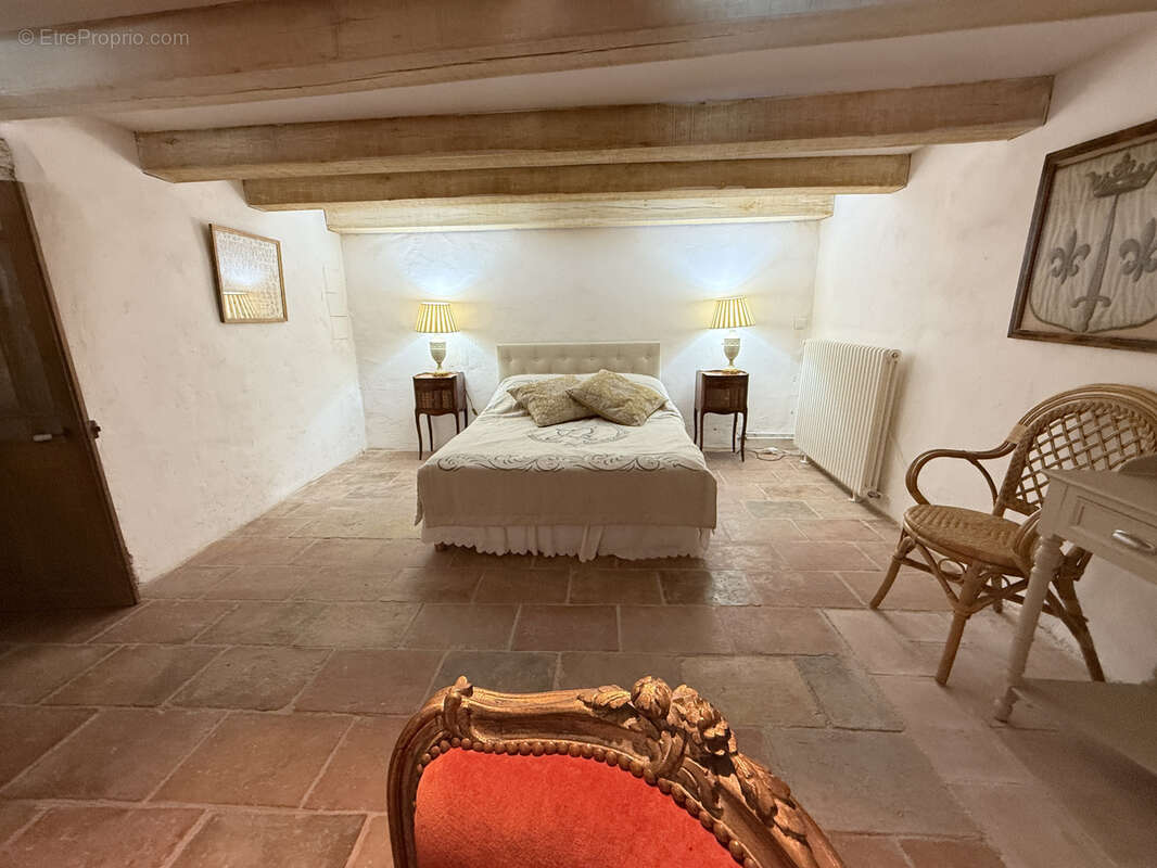 Maison à CASTELNAU-MONTRATIER