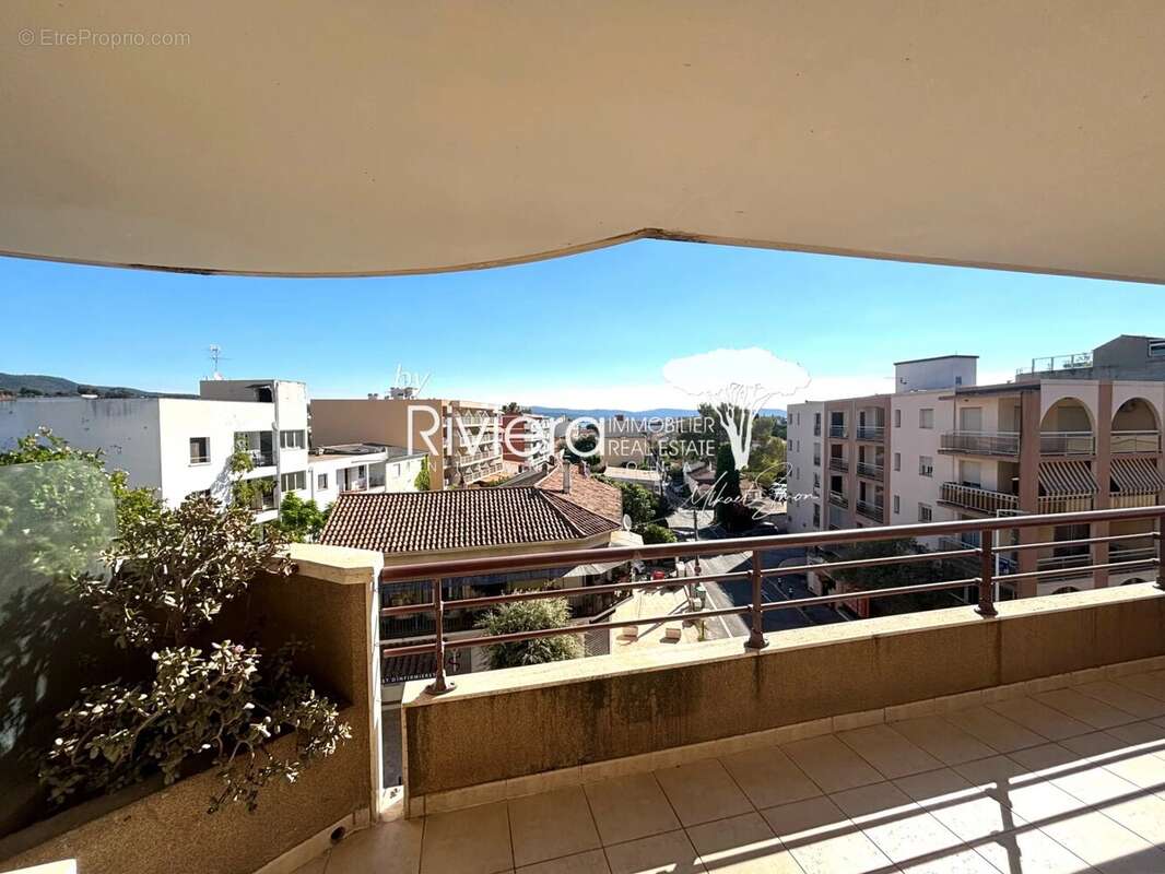 CAVALAIRE CENTRE VILLE - 2 pièces avec terrasse et garage do - photo 14