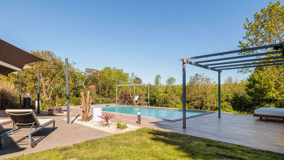 Maison à LE CASTERA