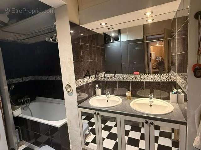 Appartement à COURBEVOIE