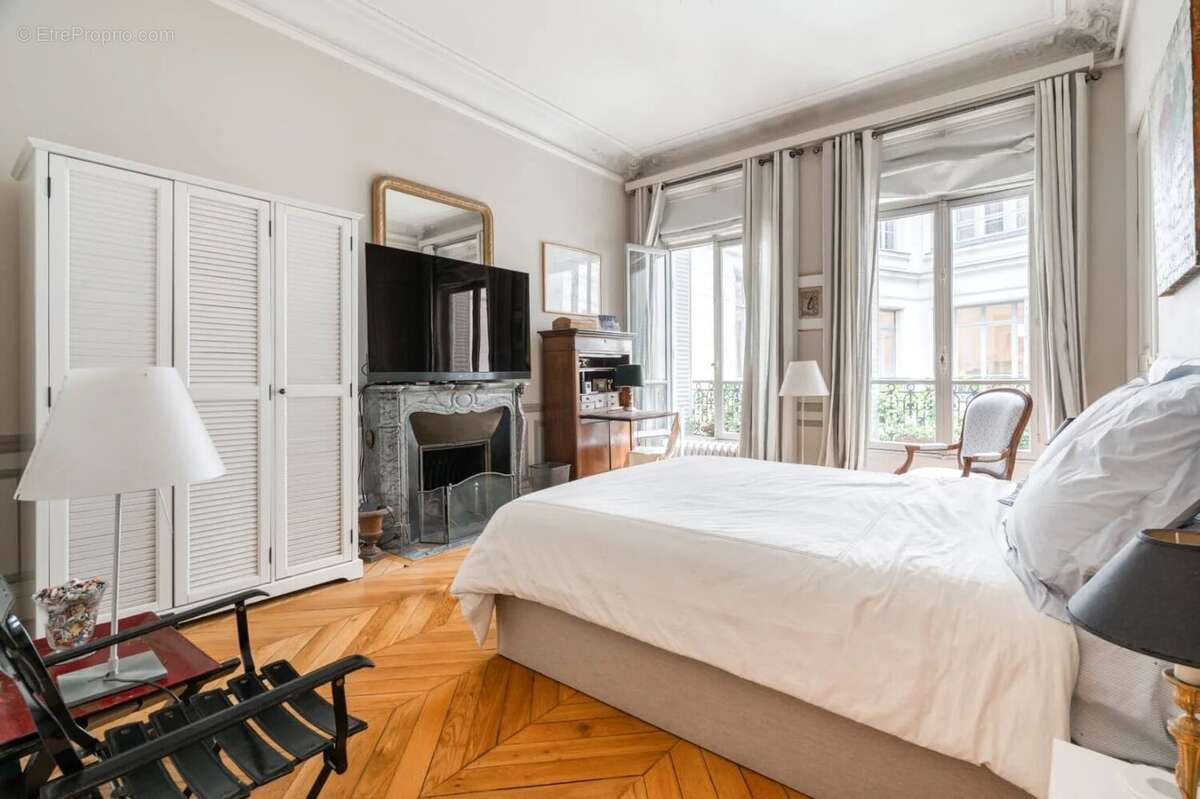 Appartement à PARIS-8E