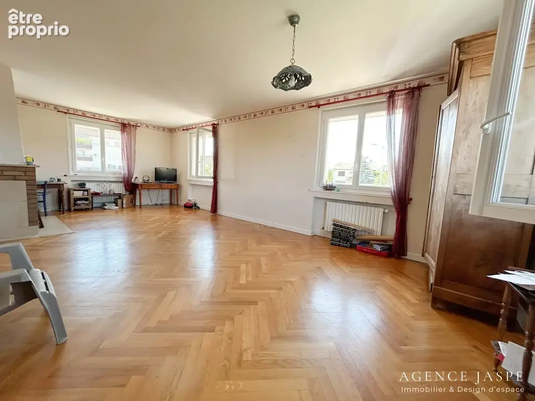 Maison 7 pièces 189 m² à vendre à Saint-Just-Saint-Rambert (42170) - photo 3