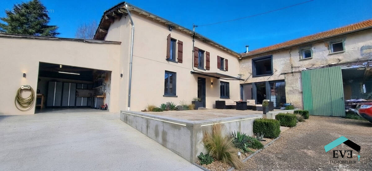 Maison à LA CHAPELLE-DE-SURIEU