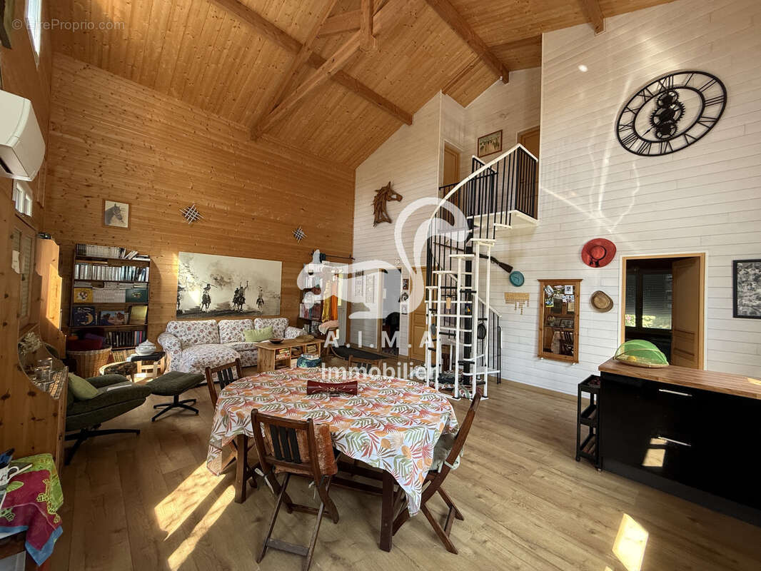 Mios, sur 2390m2 de jardin, belle maison 3 ch, beau séjour/cuisine lumineux, sdb, sde, deux wc, terrasses - photo 2