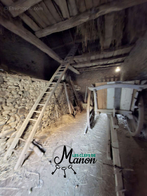 Parking à BESSINES-SUR-GARTEMPE