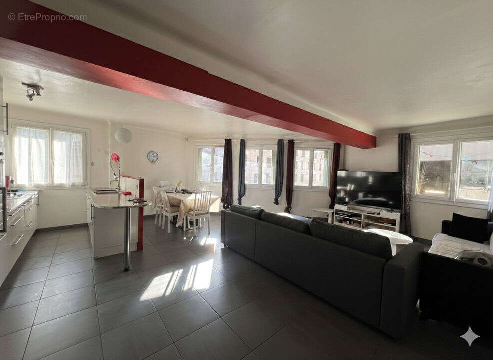 Appartement à MARSEILLE-5E