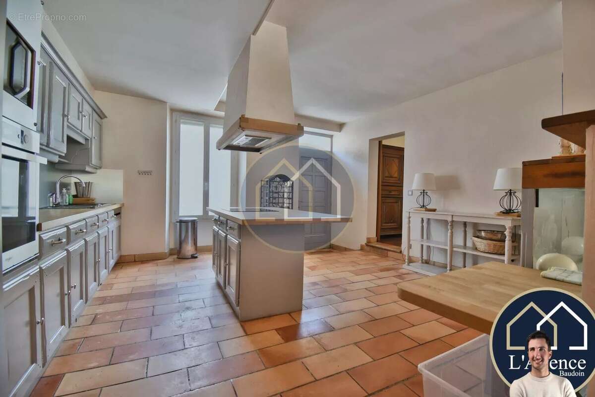 Maison à MONDONVILLE-SAINT-JEAN