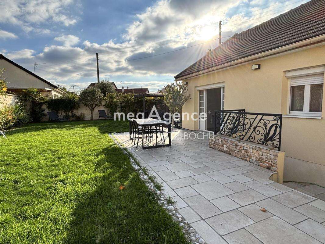 Maison plain-pied avec jardin sans-vis-a-vis et dependance - photo 4