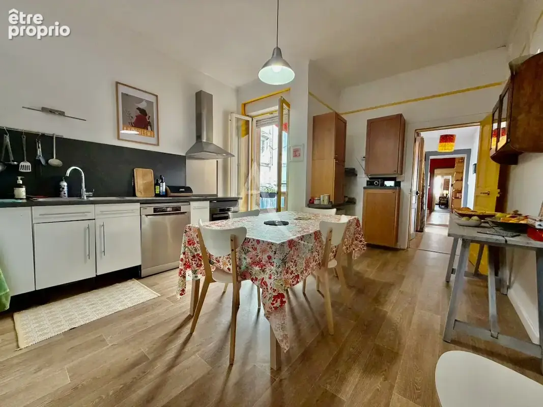 Immeuble de 1900 à Épinal : grand appartement, local et terrasses - photo 3