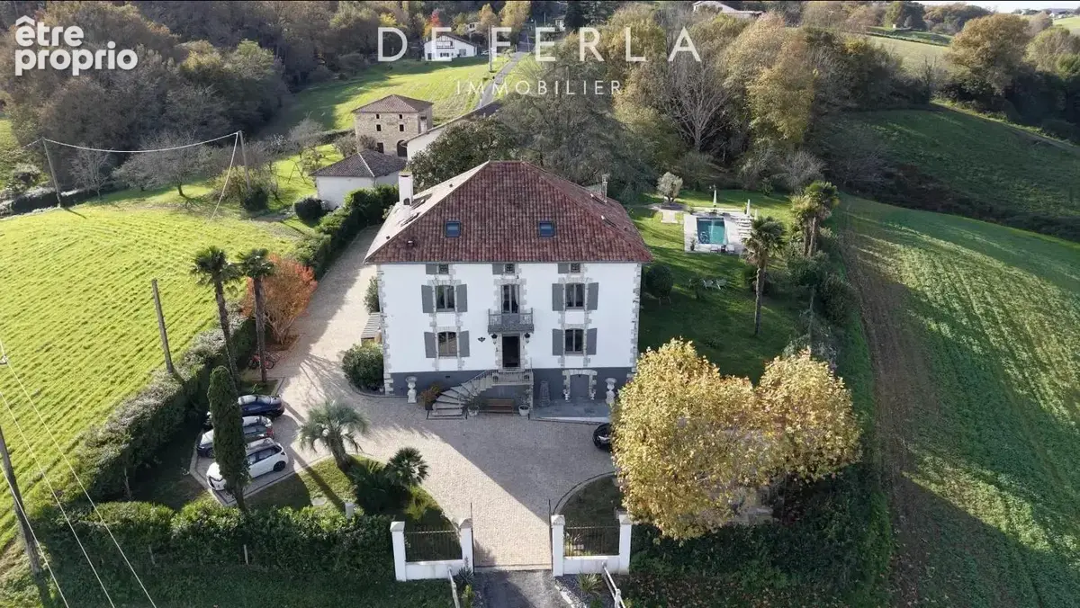 Maison de maître de 1784 rénovée avec piscine et vue sur les Pyrénées – 6 suites – Guiche - photo 2