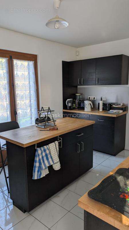  Grande maison traditionnelle avec terrain arboré, sous sol et garage - photo 6
