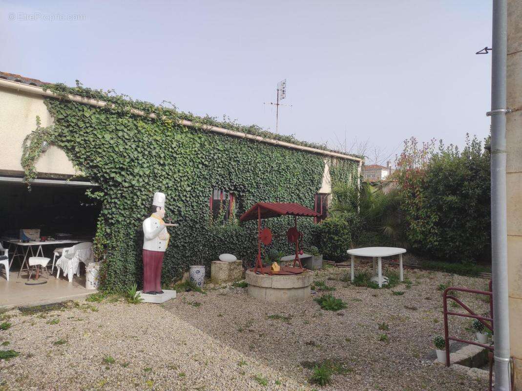 Maison à SAINT-JEAN-D'ANGELY