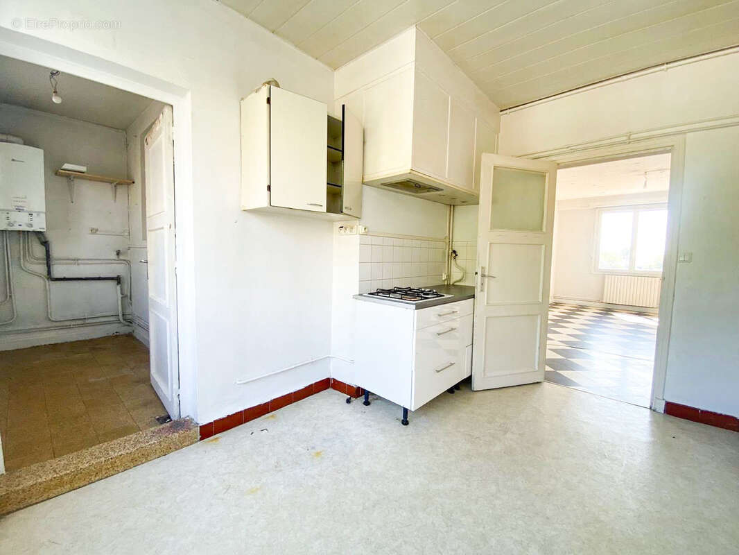 Toulon - Port : Spacieux appartement T4 - photo 2