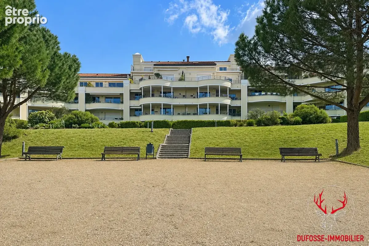T4 avec vue - Charbonnières - photo 2