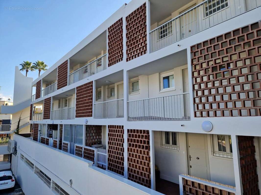 Appartement à SAINT-LAURENT-DU-VAR