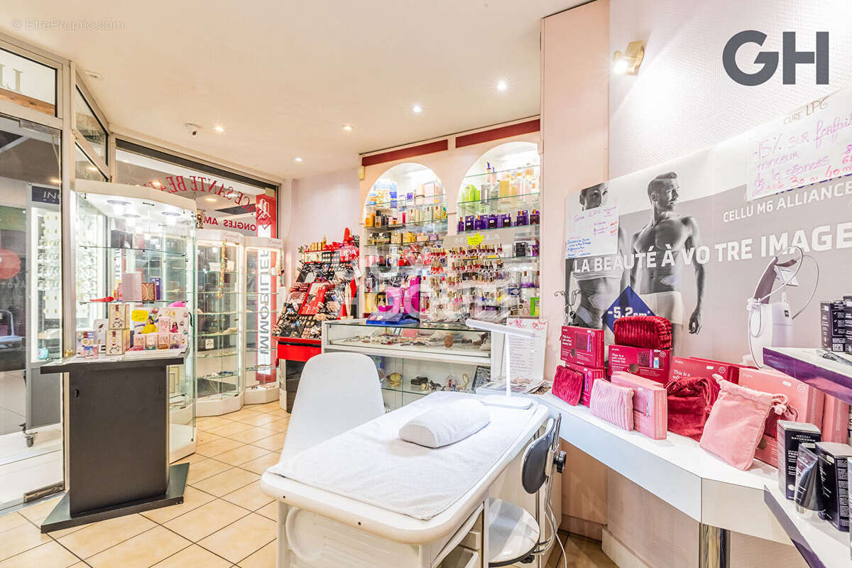 Commerce à SAINT-PIERRE-DU-PERRAY