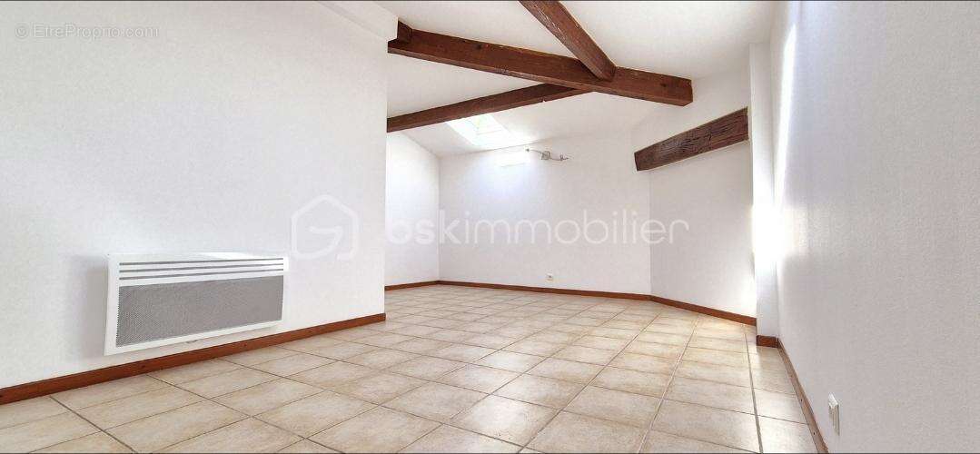 Appartement à NEOULES