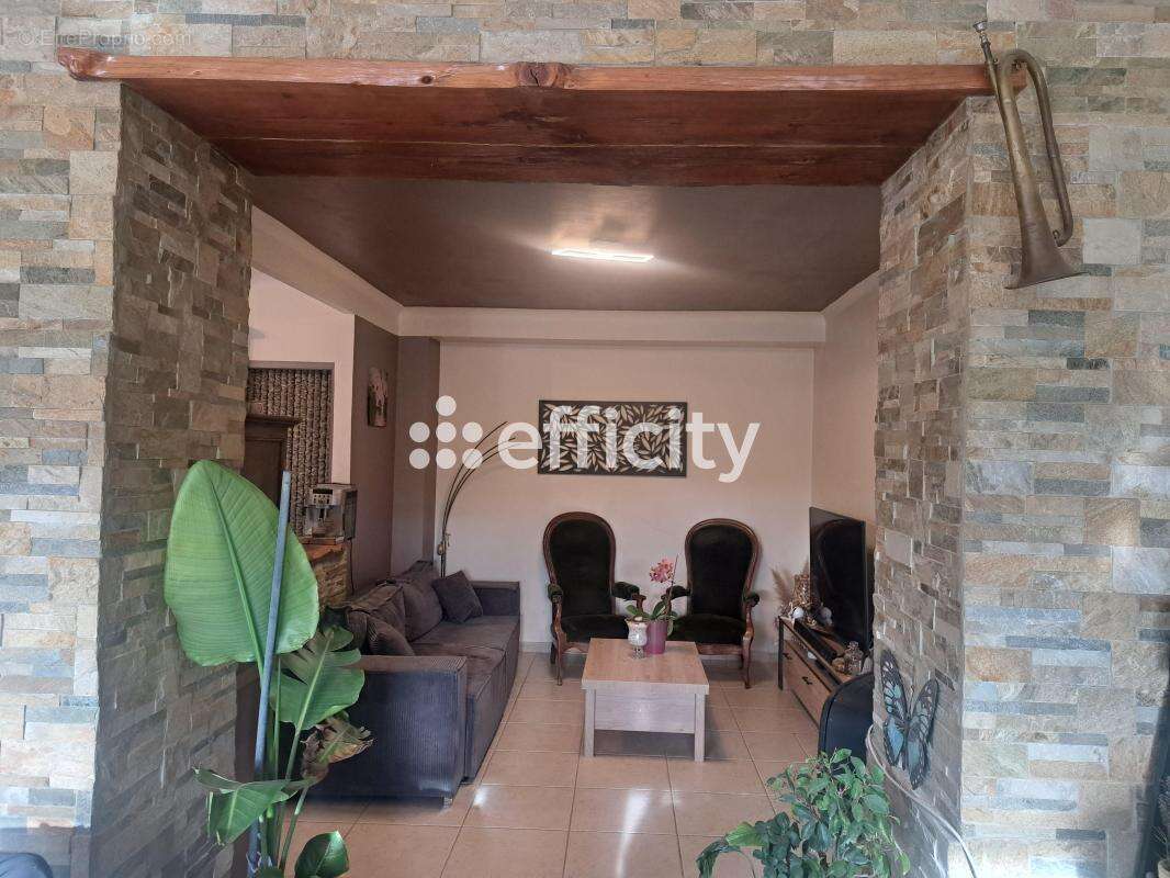 Maison à VILLELAURE