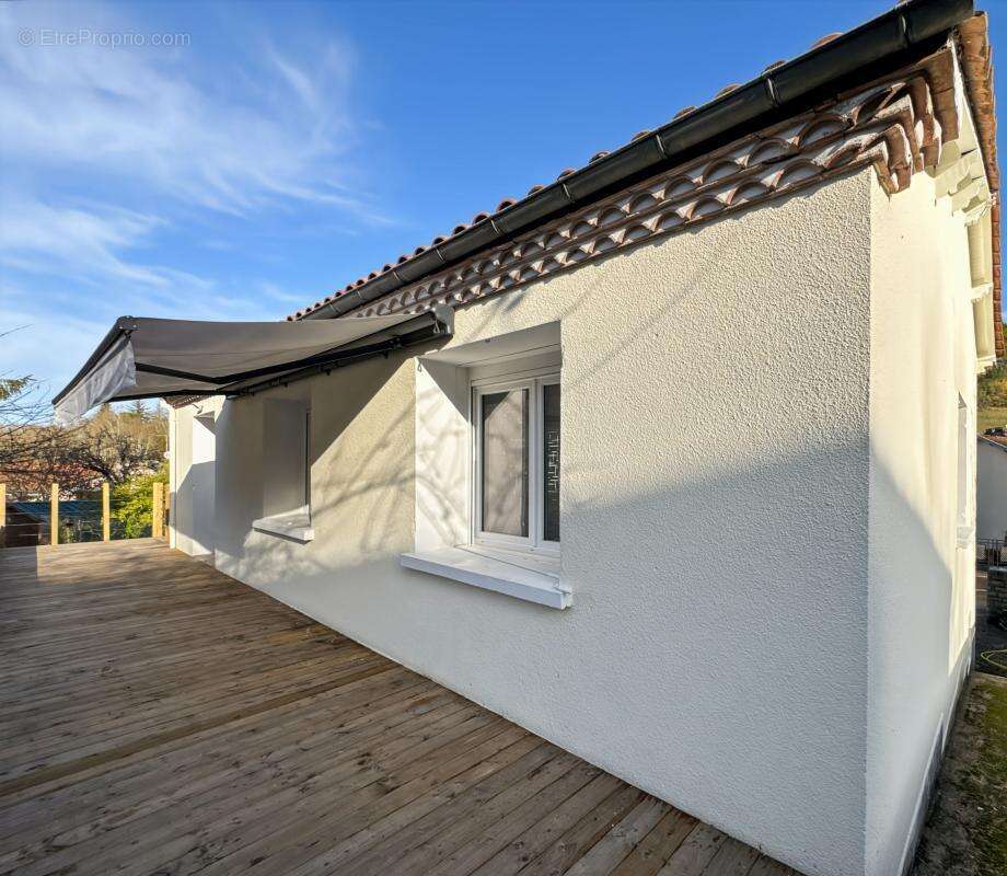 Maison à NOTRE-DAME-DE-SANILHAC