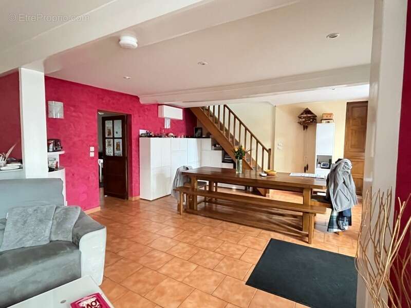 Maison à VILLENEUVE-LES-GENETS