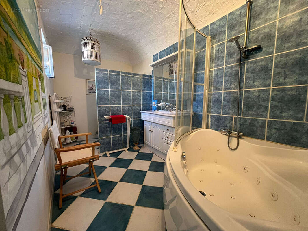 Maison de village avec piscine et 5 chambres - photo 12