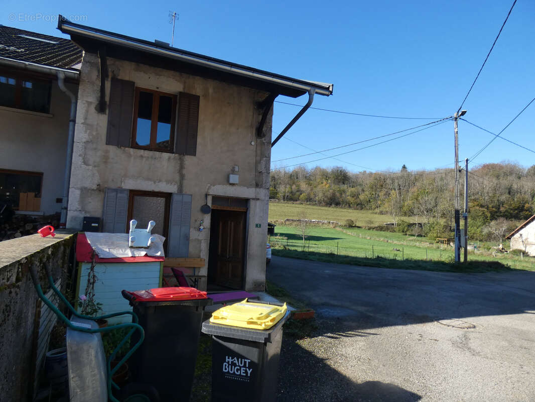 À Aranc, grande maison à vendre avec AGENCE IMMOBILIÈRE COLIN - photo 3