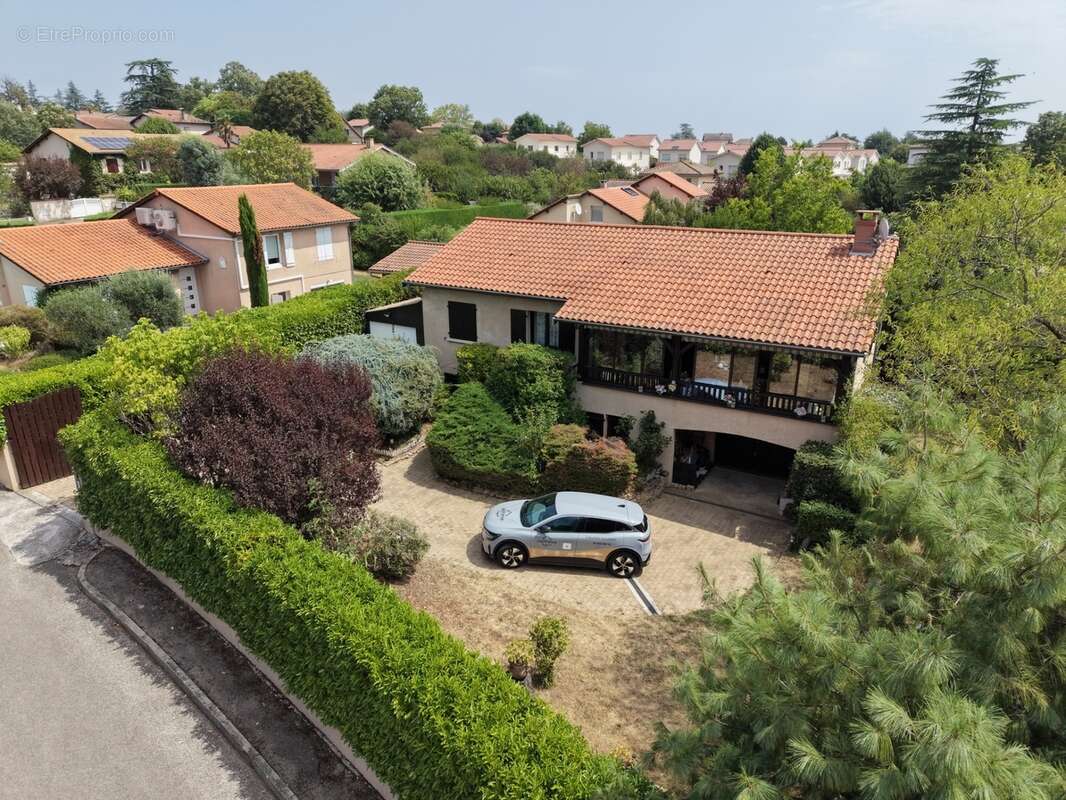 CHAPONOST – Élégante maison familiale avec possibilité de deux logements indépendants – Terrain de 802 m² - photo 17