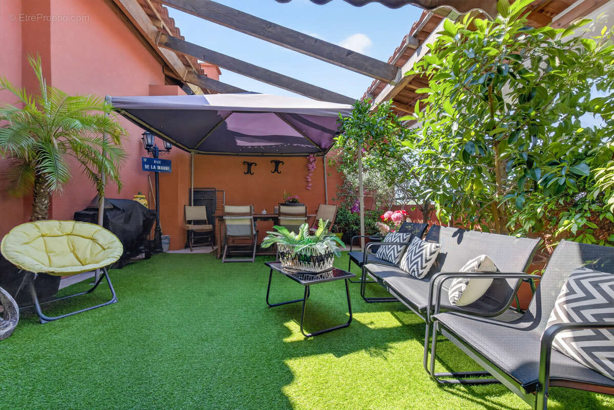 Appartement T3 dernier étage avec ascenseur   Terrasse 30 m2 avec vue panoramique   Double box   Marseille 130 - photo 3