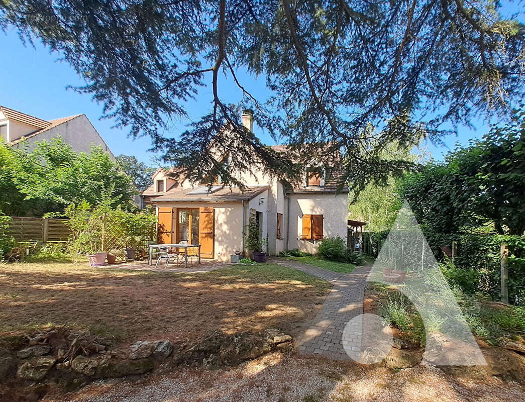 Maison à SAINT-REMY-LES-CHEVREUSE