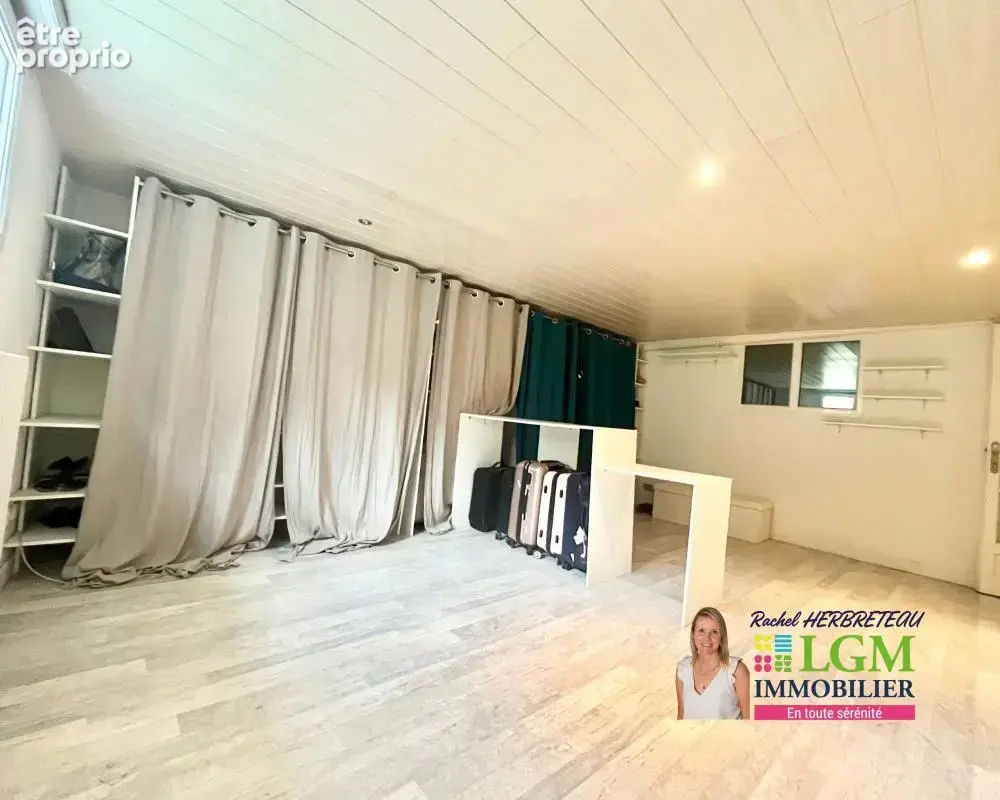 Centre ville de la Roche-sur-Yon – Maison familiale avec terrasse, sous-sol et stationnements - photo 5