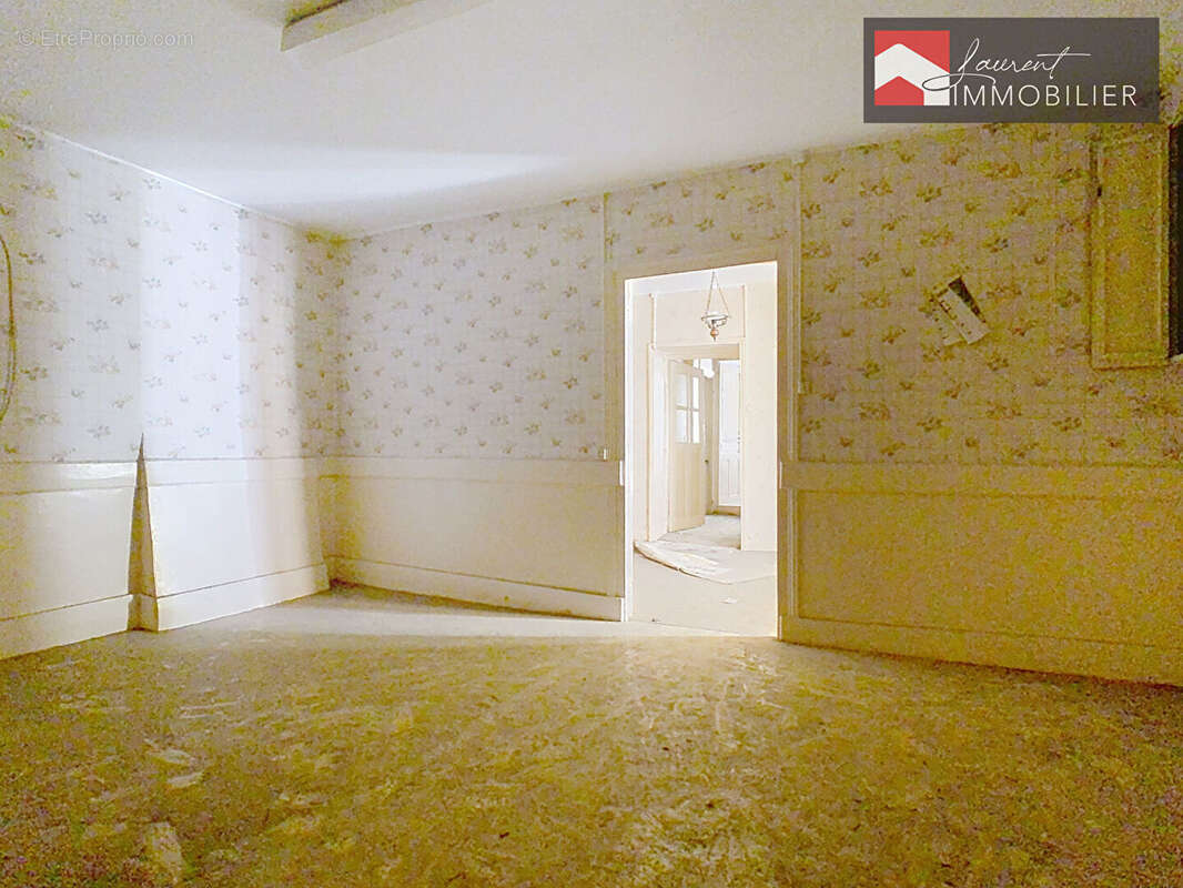 Cuisery - Maison de ville à rénover - Fort potentiel d'investissement ! - photo 7