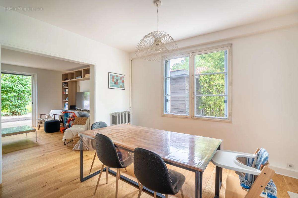 Maison à VILLENAVE-D'ORNON