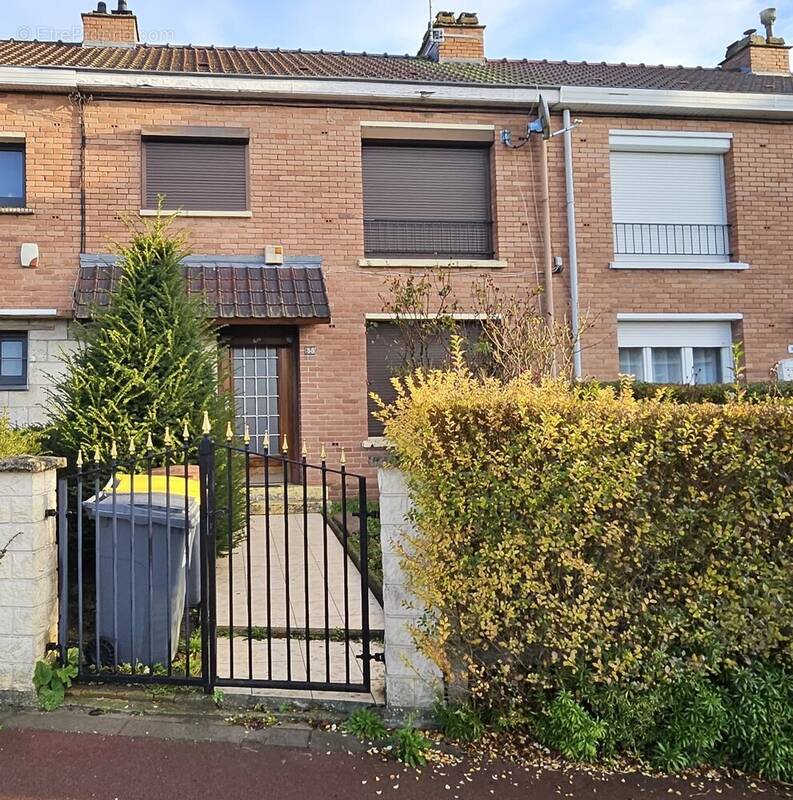 Maison à NEUVILLE-EN-FERRAIN