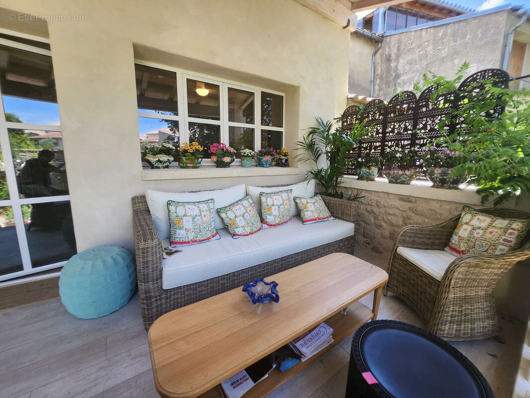 UZES Centre, Elégante maison de caractère d'exception, vendue meublée, jardin, terrasse et garage - photo 27