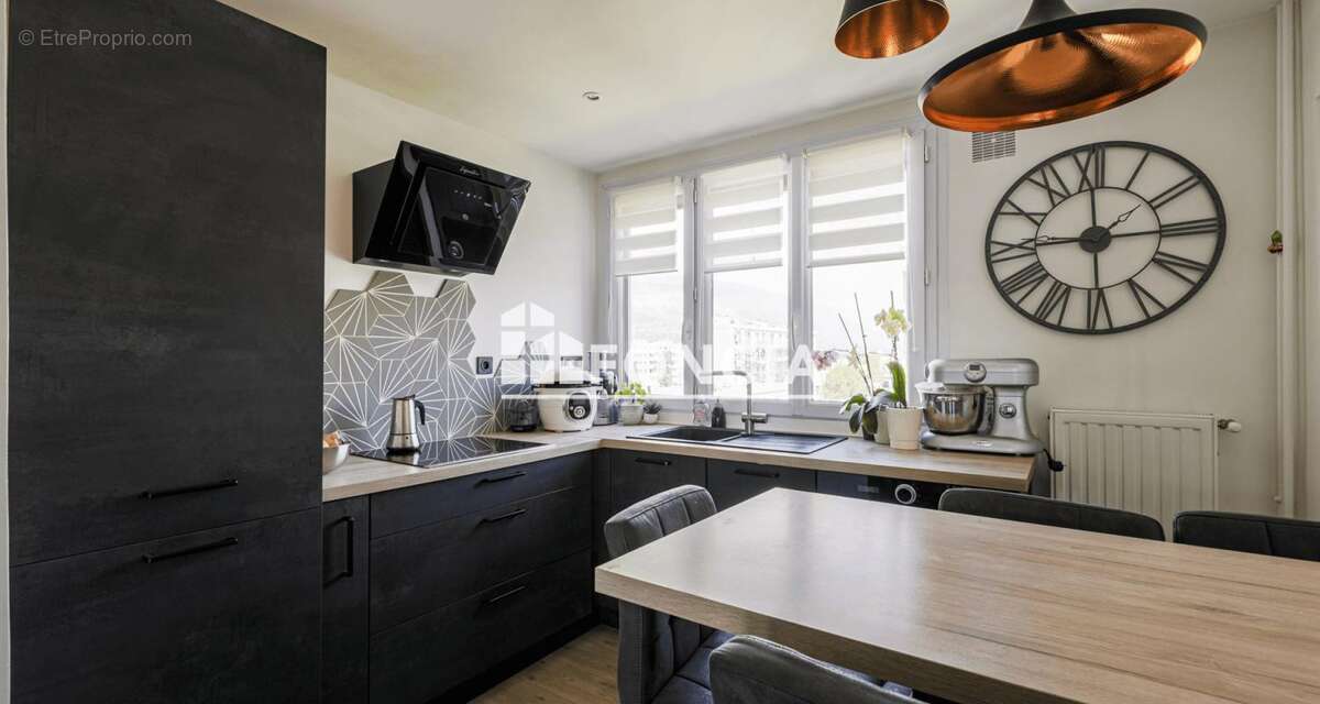 Appartement à SAINT-MARTIN-D'HERES