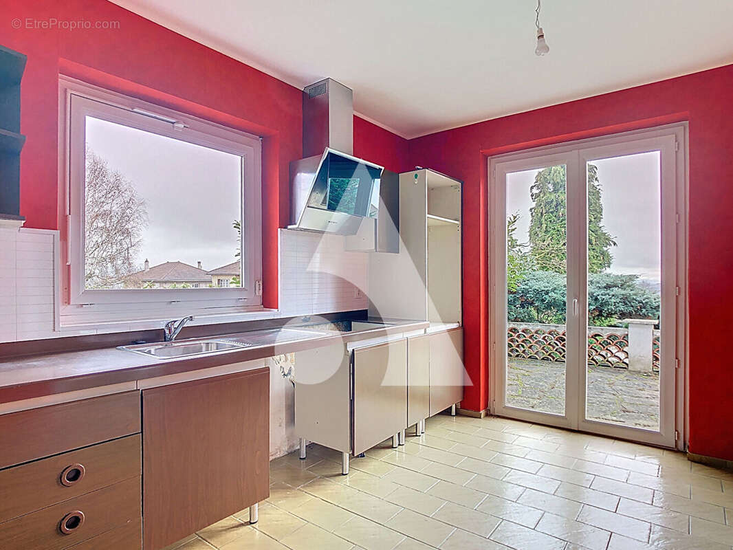 Maison à CHAZELLES-SUR-LYON