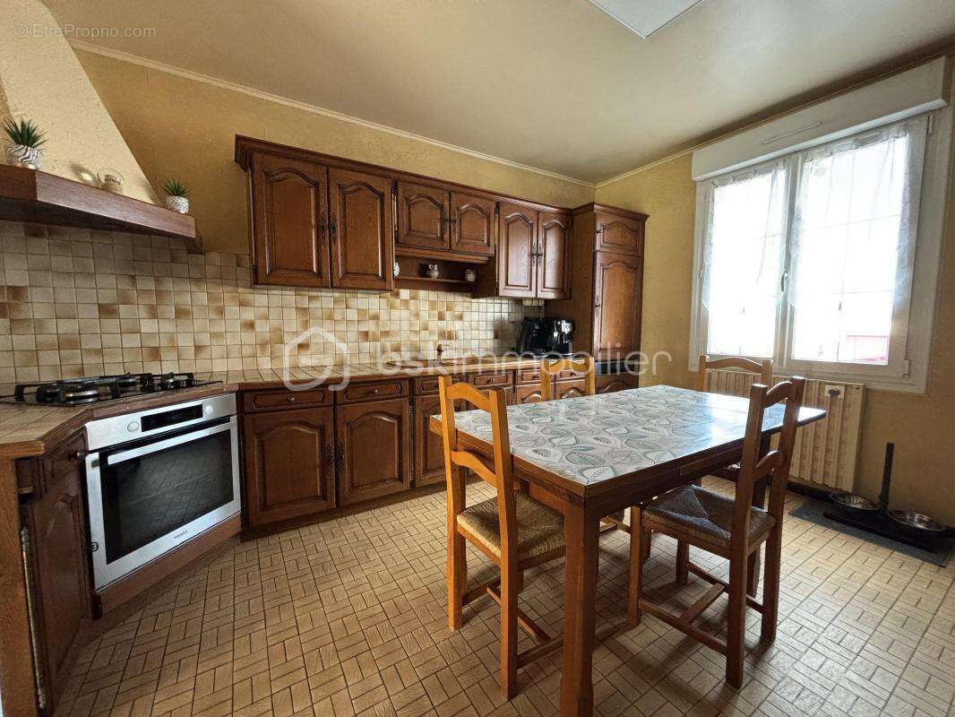 Treize-Septiers – Maison familiale avec beaux volumes et jardin exposé Sud/Ouest - photo 5