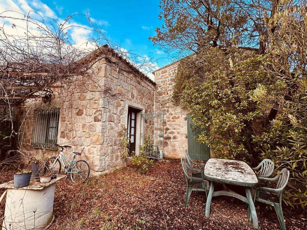 Maison à LABLACHERE