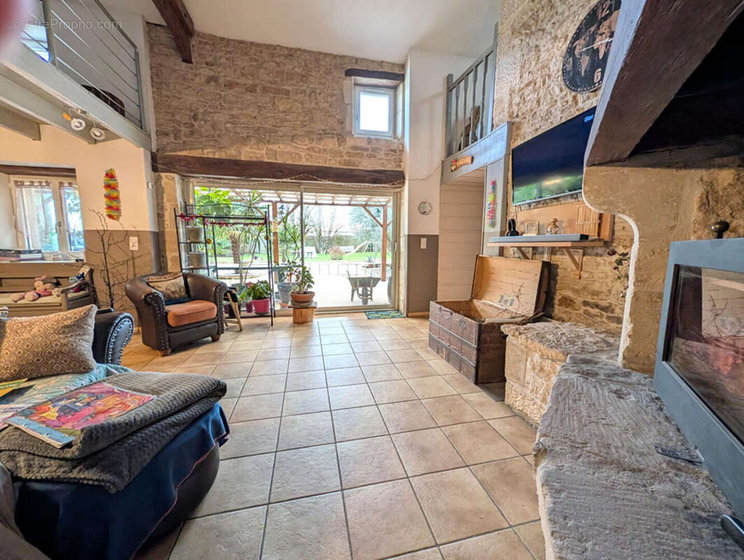 Maison à SAINTE-NEOMAYE