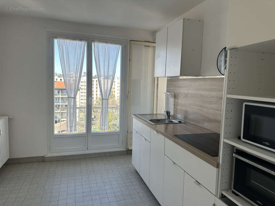 Appartement à SAINT-ETIENNE