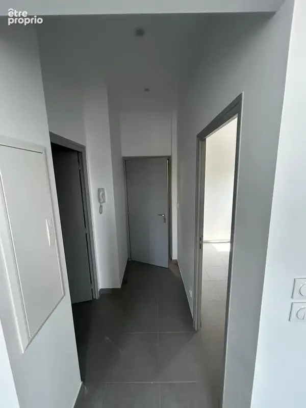 T2 33m2 - 2 eme etage- Entierement renové - Ideal investissement locatif - photo 3