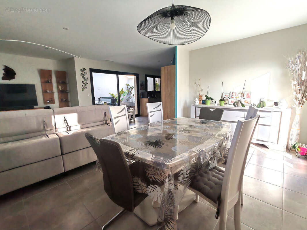 Maison à VILLENEUVE-DE-LA-RAHO