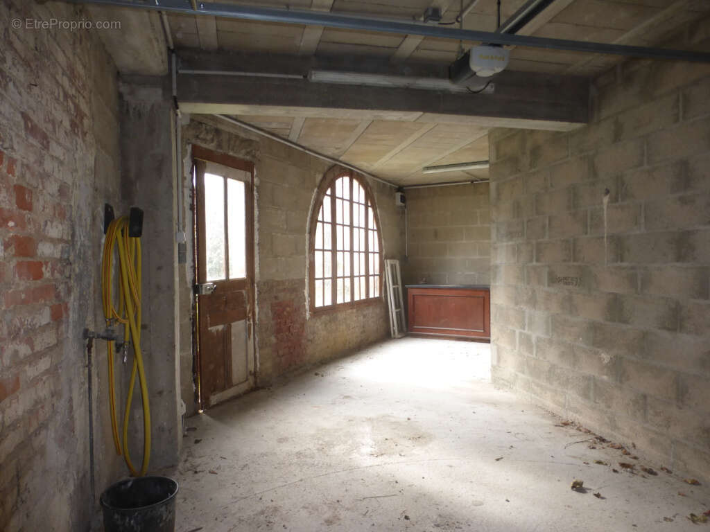 Superbe maison bourgeoise de 160 m2 hab avec sous-sol grand garage de 30 m2 sur 270 m2 de terrain clos au calm - photo 19