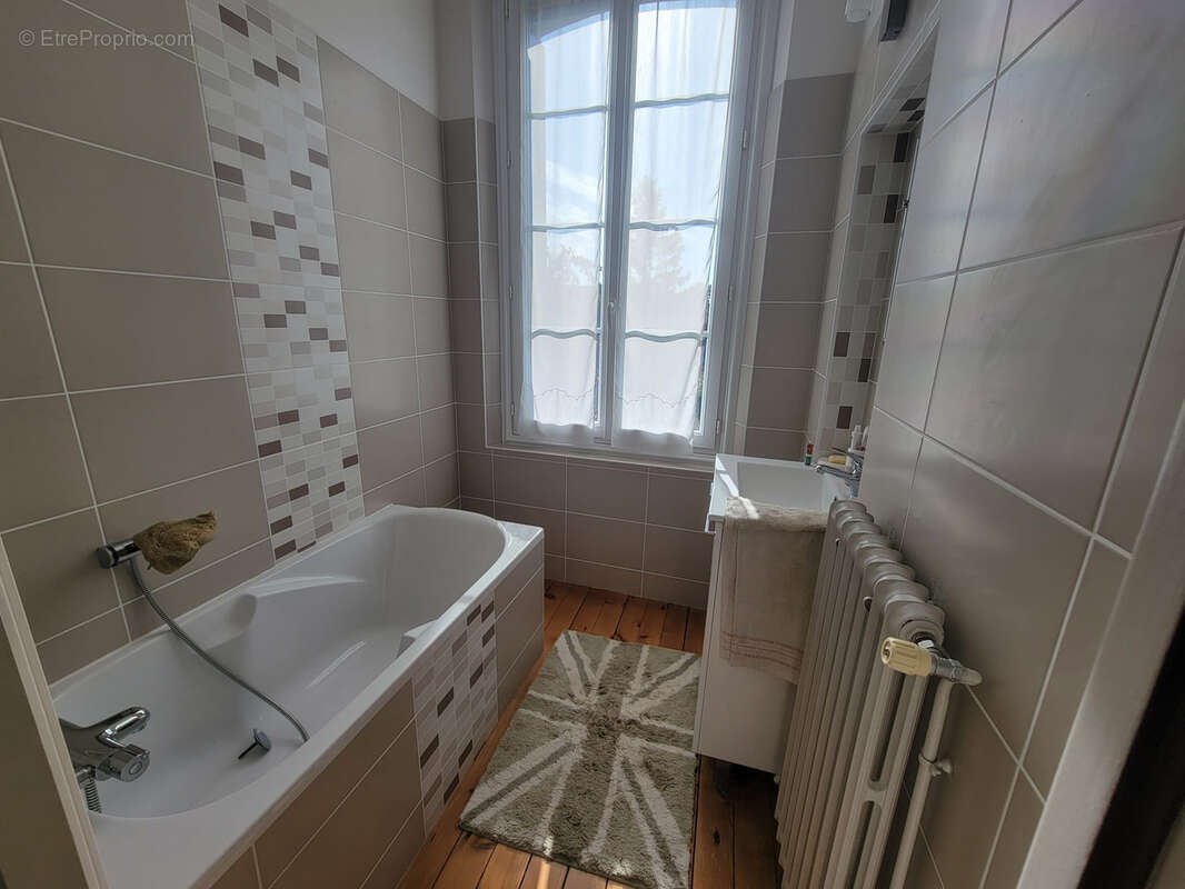 Maison à BRISSAC-QUINCE