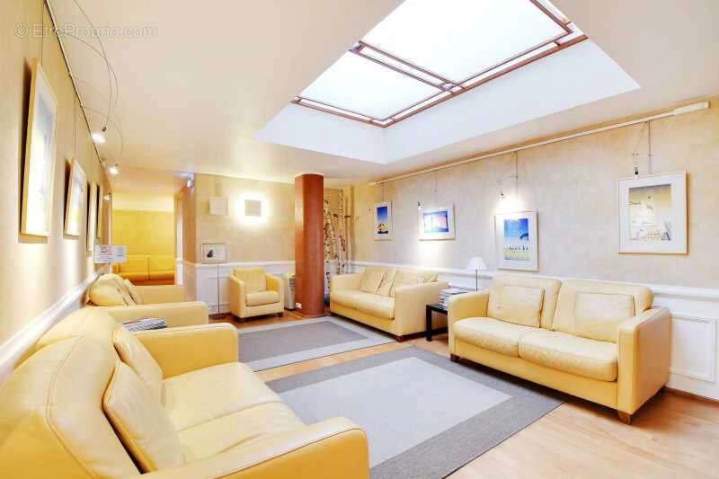 Commerce à PARIS-16E