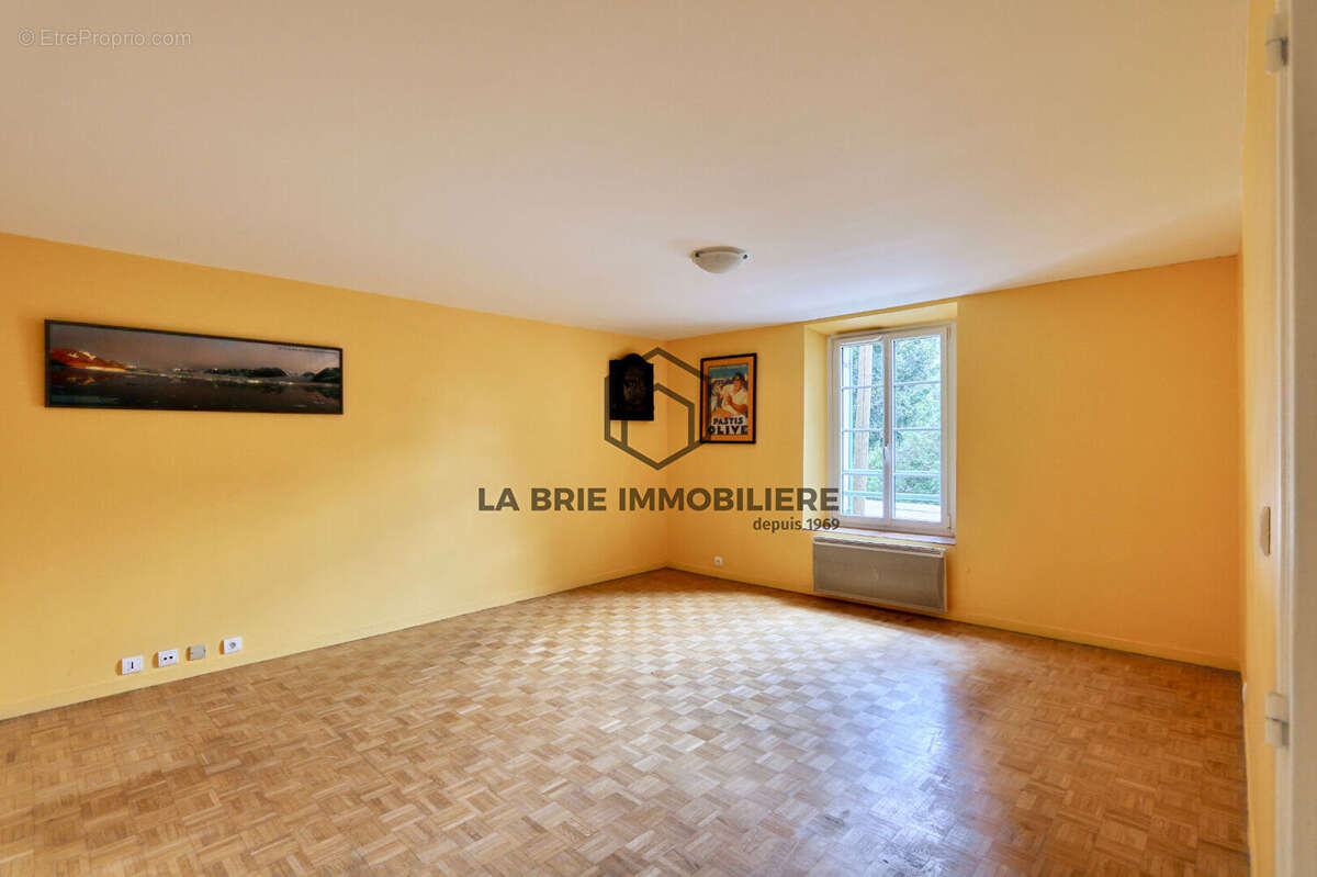 Appartement à BRIE-COMTE-ROBERT